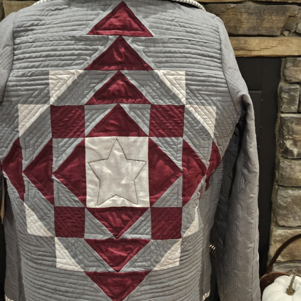 Gray Quilted Jacket With Star Pattern - image 2